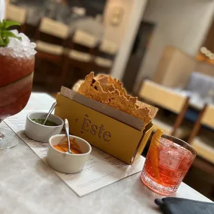 Drinks and chips/salsa