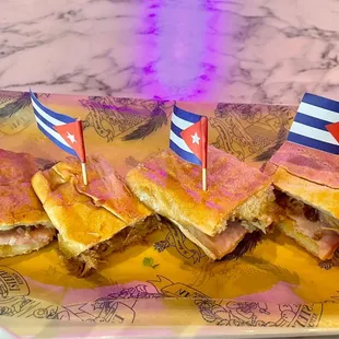 Mini Cubans