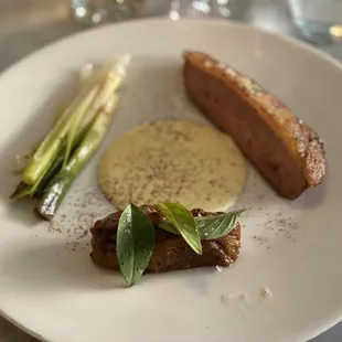 Duck with leeks, Béarnaise, and coffee*