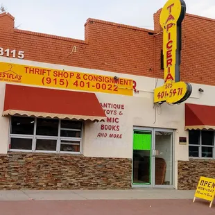 Look for the "Tapiceria" sign. There's parking around the corner if you don't find any on the street in front of our shop!