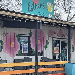 the outside of a restaurant
