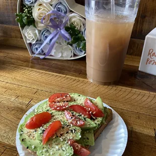 a sandwich with avocado and tomatoes