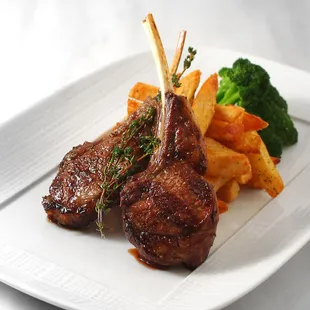 Colorado Lamb Chops. More food photography on IG: @damoneats