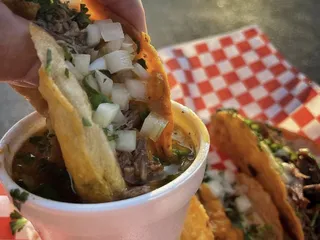 La Mamalona  Taqueria y  Birrieria