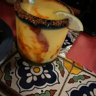 a close up of a margarita
