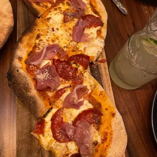 Crudo pizza