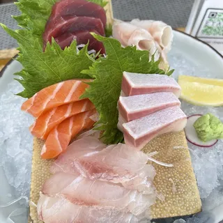 3 Sashimi Selection Roll