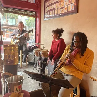 Live music 5 nights a week