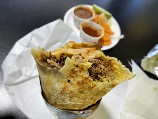 HUMMUS Bowls & Wraps