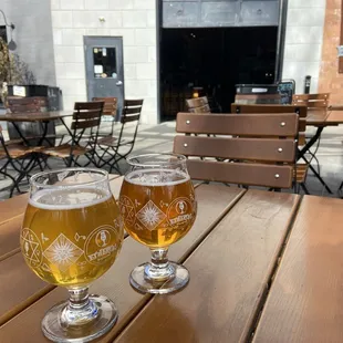 Throwback (left) Festbier (right)