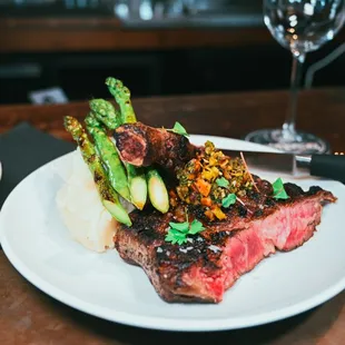 steak and asparagus