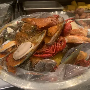 Mussels, shrimps and crawfish cajun lemon pepper style