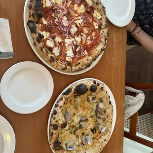Vongole (Clam) pizza and Salami pizza