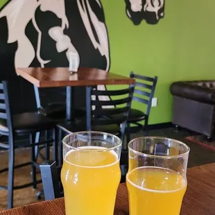Mango crusher beer pints