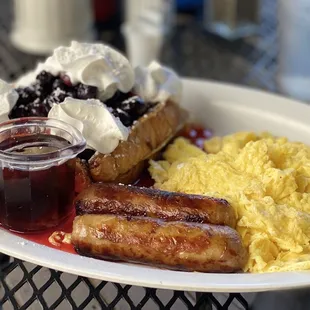 2x2x2 with French toast, scrambled eggs, and links.
