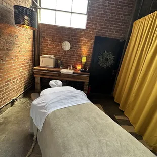 Massage bed