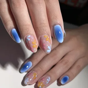 Aura Floral nails by Vincent