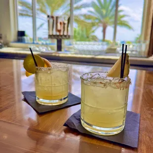 dessert, drink