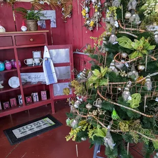 Seasonal decor and gifts