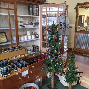 Seasonal decor and gifts