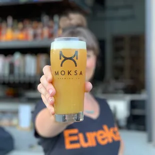 Features a Steal The Glass every Wednesday night at 6pm.