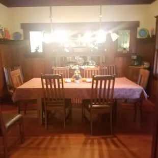 Dining room.