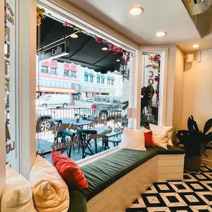 Cute cafe :) | www.moniquedao.com