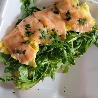 SALMONE TOAST