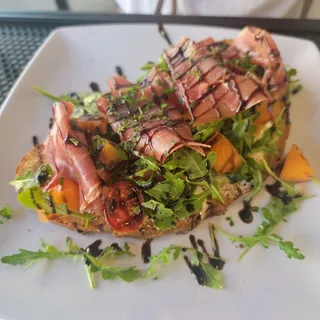 PROSCIUTTO & TOMATO TOAST
