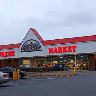 the outside of a grocery store