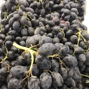 Black seedless grapes