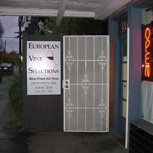 the entrance to the restaurant