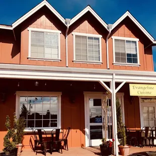 Plenty of parking right in front