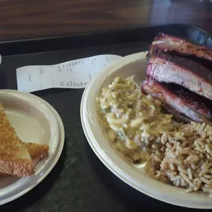 Ribs, toast, cajun rice, and Mac n Cheese with beef. Mac n cheese and ribs are very good.