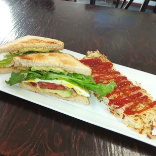 Breakfast sandwich and hasbrowns