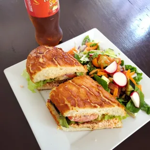 Salmón club sandwich/ and house salad!!