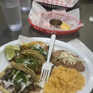 taco dinner with 1 asada and 2 al pastor