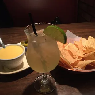 drink, nachos