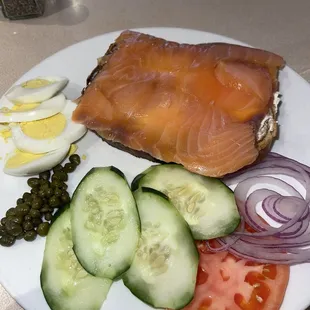 Smoked salmon plate