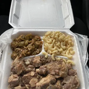 Oxtails with white rice, macaroni, okra &amp; tomatoes