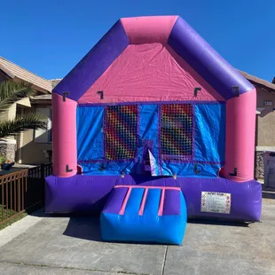 Mid size jump n play