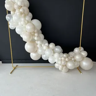 Classic white balloon garland