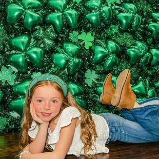 St. Patricks balloon wall/ photo backdrop