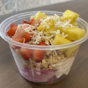 Medium blue lagoon w/o chia pudding, sub granola