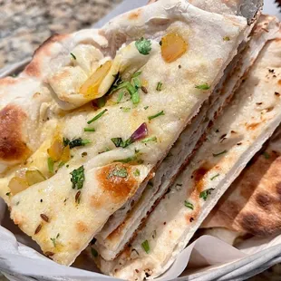 Everest Bread Basket