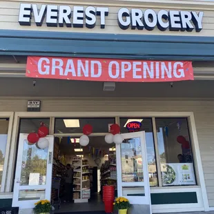 Everest Grocery