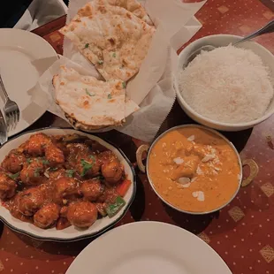 Korma, Garlic Naan, Chili MoMo