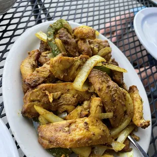 Chicken Chhoyla: very tasty and a dry curry type of dish. Almost like a most satay stir fry with a curry flavor.