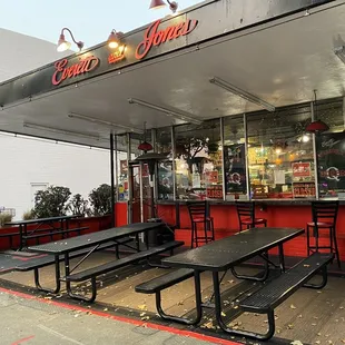 the outside of a restaurant