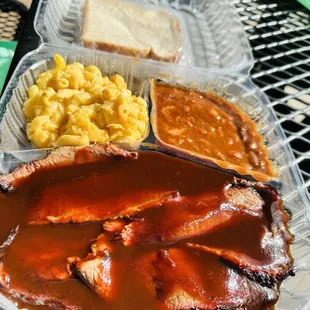 Brisket plate w mac n cheese , baked beans